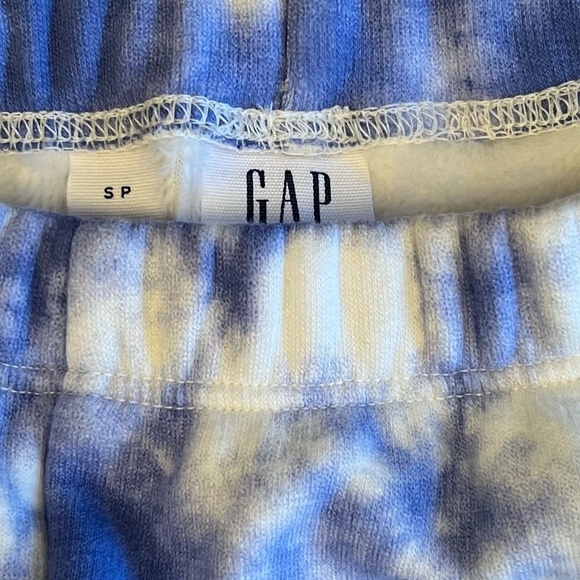 GAP. Size S (girls), NWOT fleece lined blue & white tie dye leggings. - Picture 3 of 6